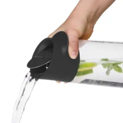 Gläser & Karaffen | WMF Nuro Wasserkaraffe mit Fruchtspieß, 1 l, schwarz